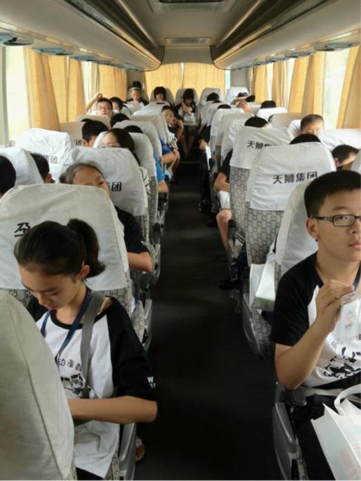大巴车上，我们整理思路，回忆知识点，为复赛做好充分的准备